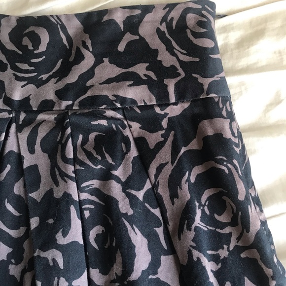 F21 Black & Gray Roses Circle Skirt - Picture 2 of 9
